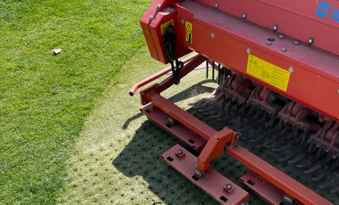 L'aération des greens : un soin essentiel pour un parcours unique au Golf Bastide de la Salette